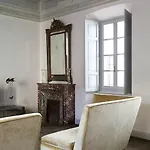 Palazzo Dei Leoni *