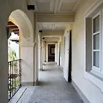 Palazzo Dei Leoni *