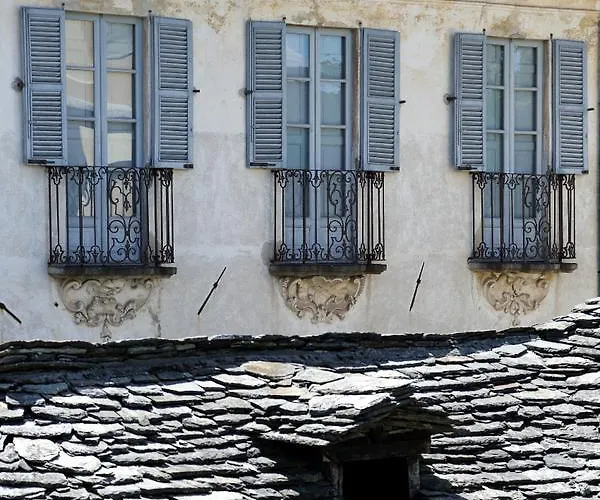 Palazzo Dei Leoni